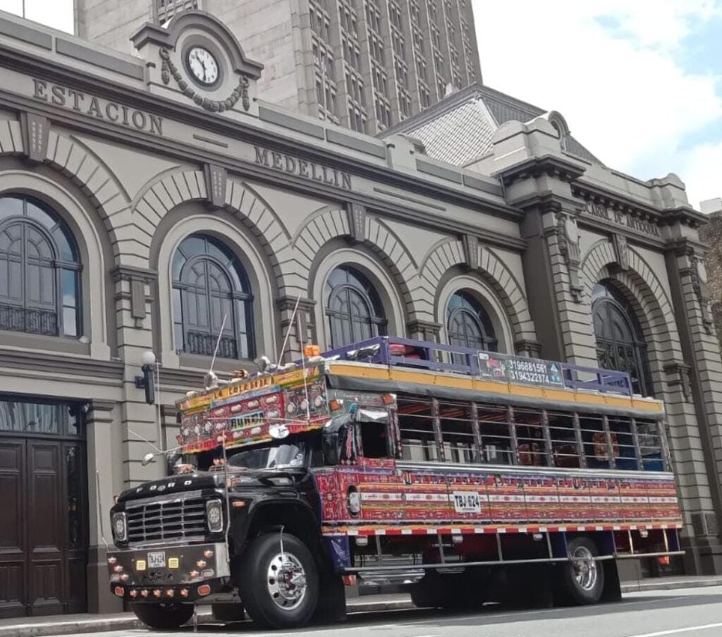 chiva rumbera medellin la colegiala