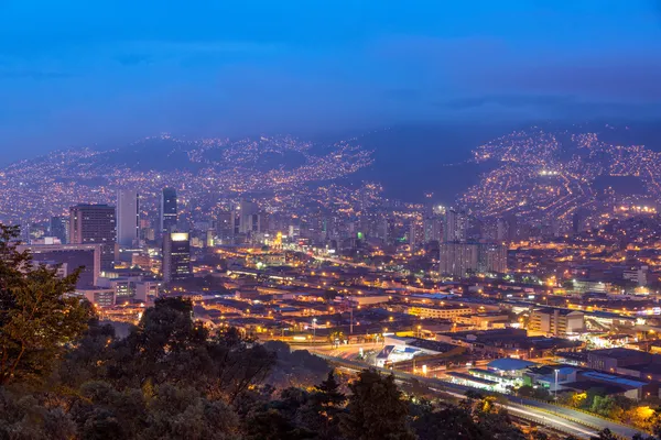 Consejos y tips esenciales para disfrutar de Medellín 3 paisaje urbano de medellin