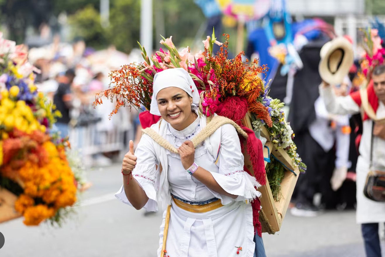¡Vení a ver flores y subite a la chiva! El tour silletero que te enamora de Medellín
